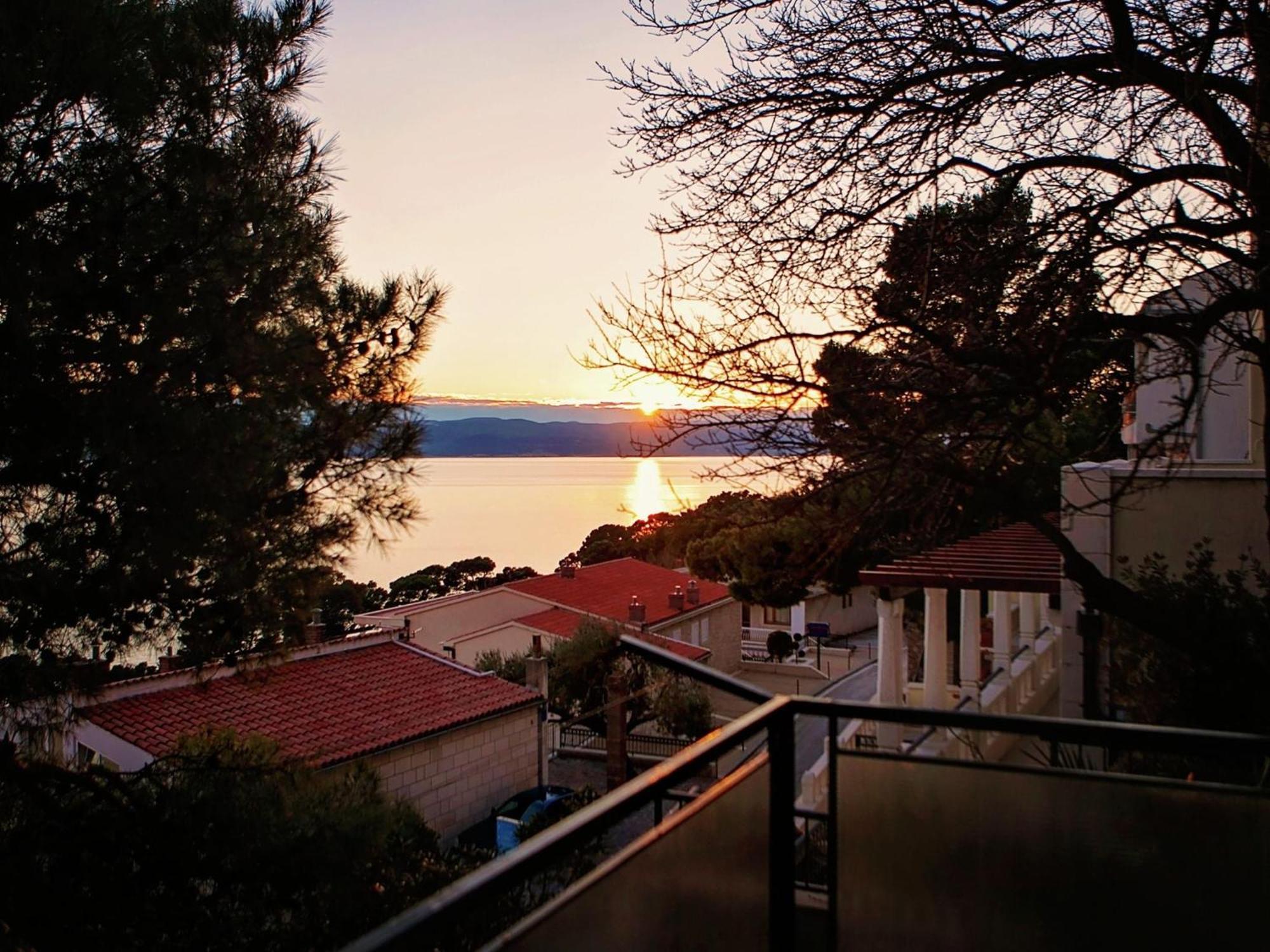 Cozy Apartment With A Balcony And A Sea View Brela Buitenkant foto