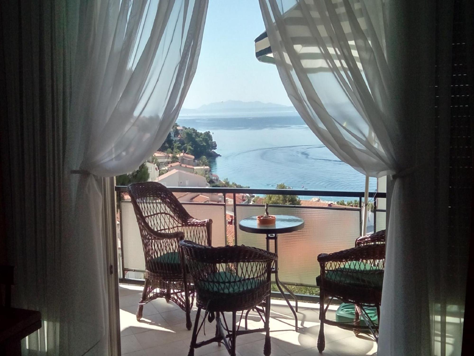 Cozy Apartment With A Balcony And A Sea View Brela Buitenkant foto